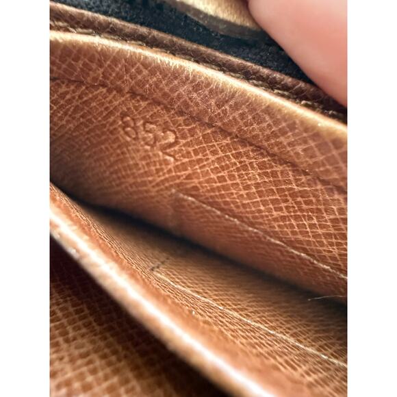 Louis Vuitton Monogram Bifold Wallet - Made in France - Vintage - Picture 6 of 14